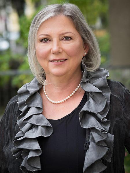 Regina Jakobi, Porträt